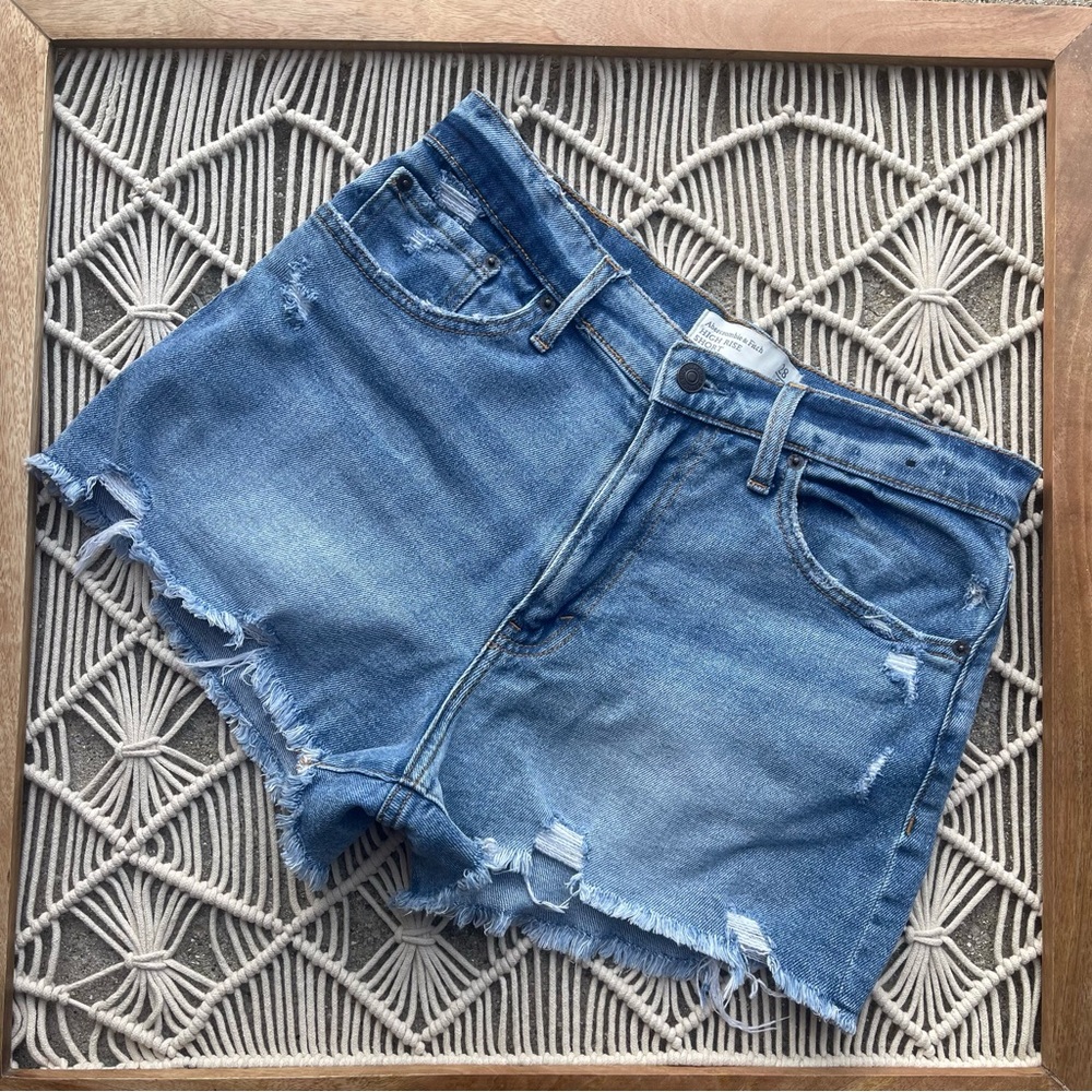 Abercrombie & Fitch Distressed Jean Shorts Size 28 / 6
